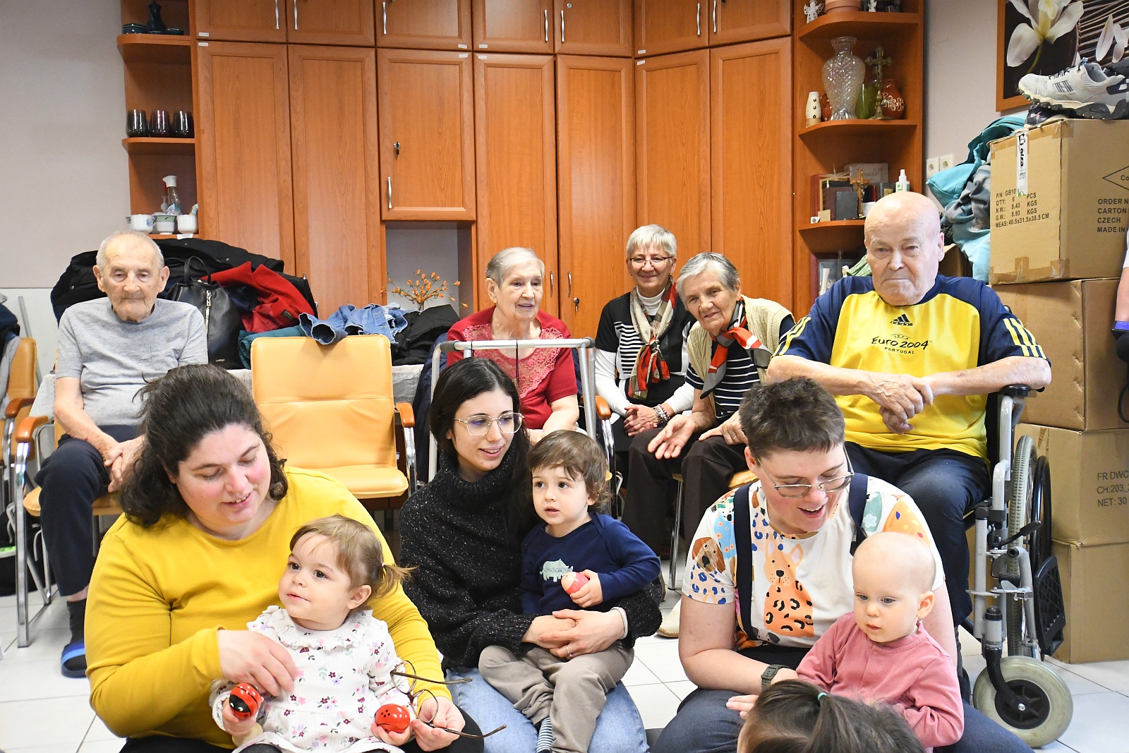 Mosolyt és boldogságot vitt a Dalo-lá-szó gyermekprogram az idősotthonba